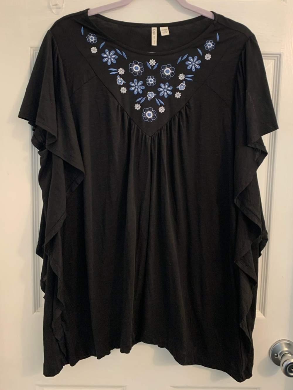 Cato Black Tunic Women’s plus with Floral Embroidery. Size 18 $10